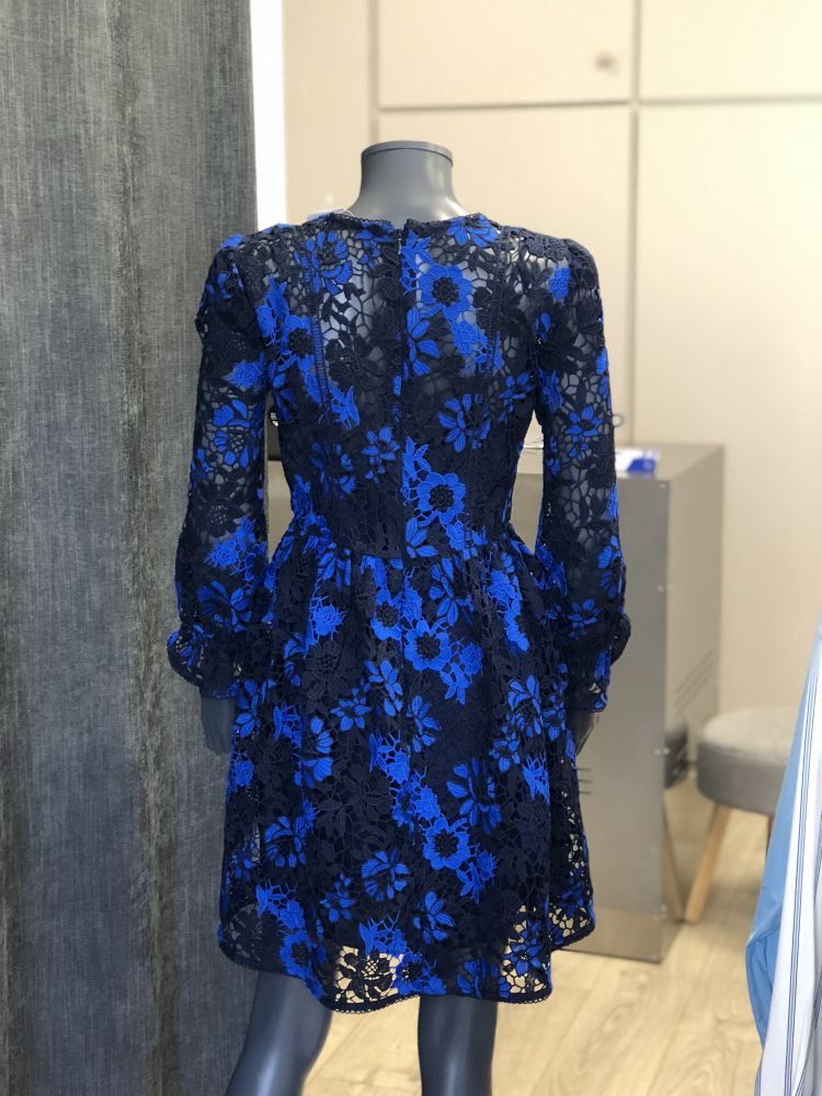 BLUE FLOWERS robe dentelle noir & bleu en boutique mode à Marseille centre ville