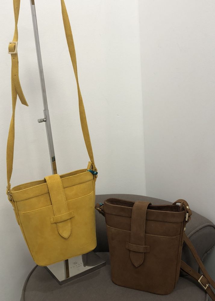 Sac bandoulière en daim UNISA ZEOS kamel et moutarde streetstyle