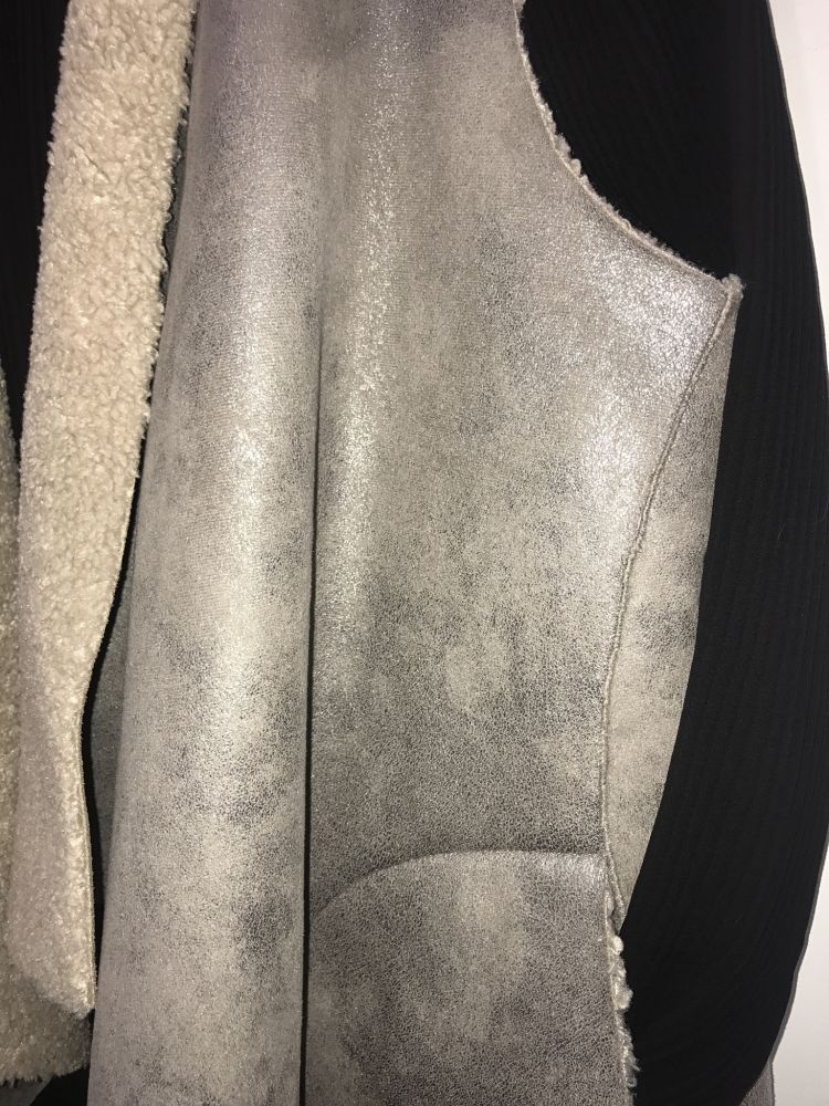 Vente Gilet en vraie fourrure sans manches beige irisé French Connection sur Marseille
