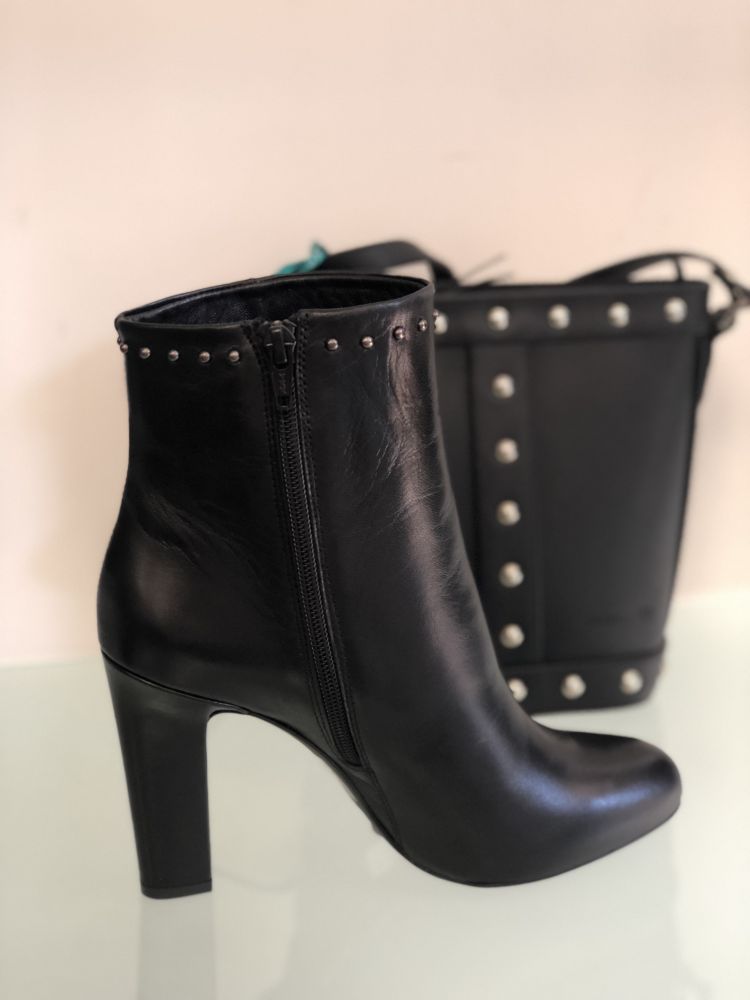 Bottines à clous Taupe & Noire