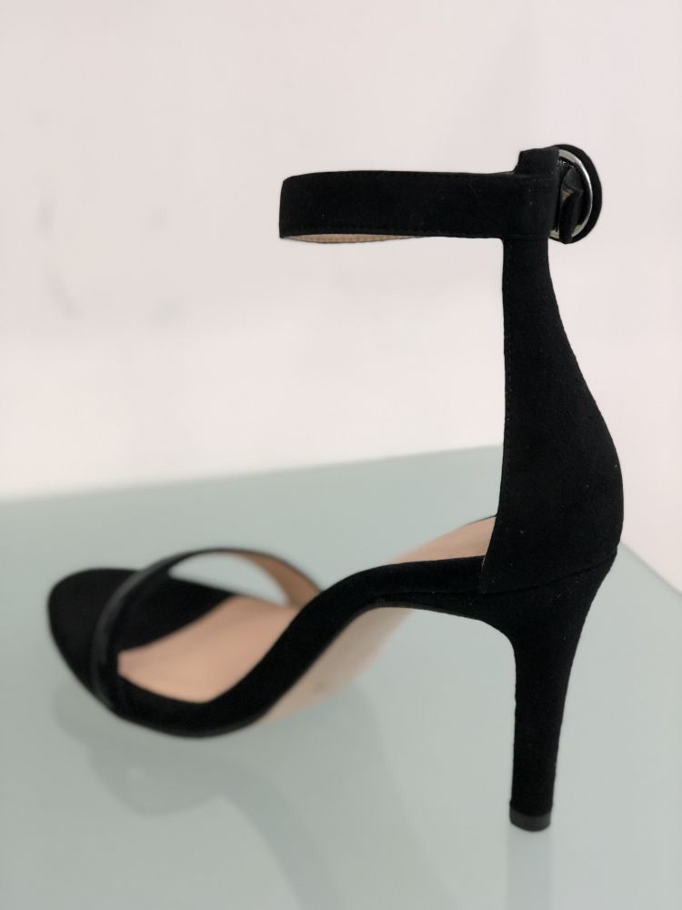 NIGHTY sandales à talons noir daim par Unisa