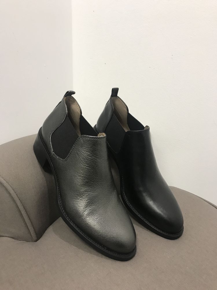 Vente Bottines Unisa cuir d’agneau bronze & noires