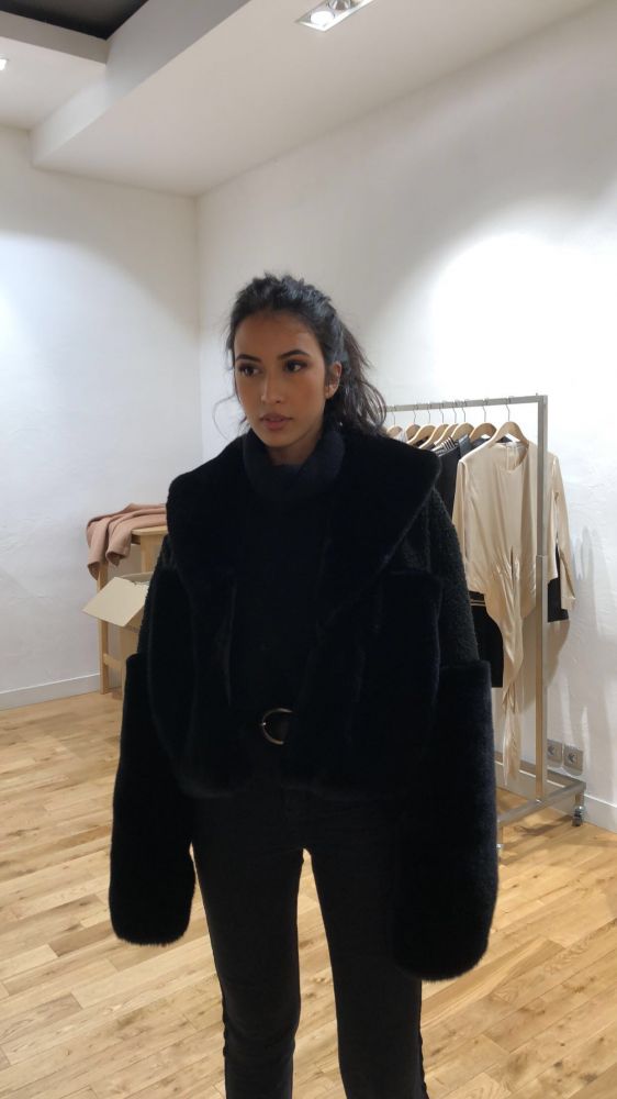 Veste Courte fausse Fourrure