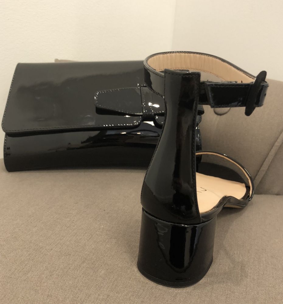 Sandales contreforts confortables  noir vernis cuir d’agneau UNISA