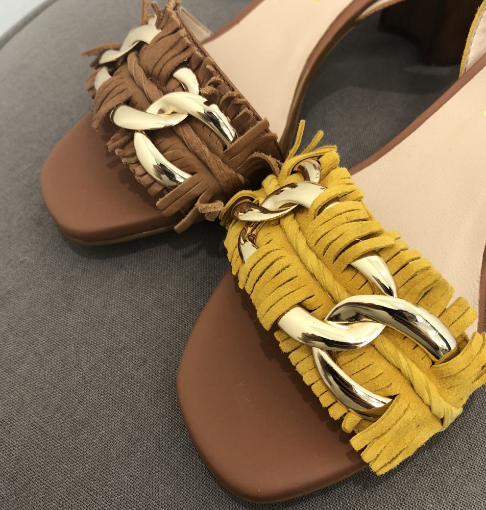 Sandales UNISA à franges sur bride de devant & anneaux