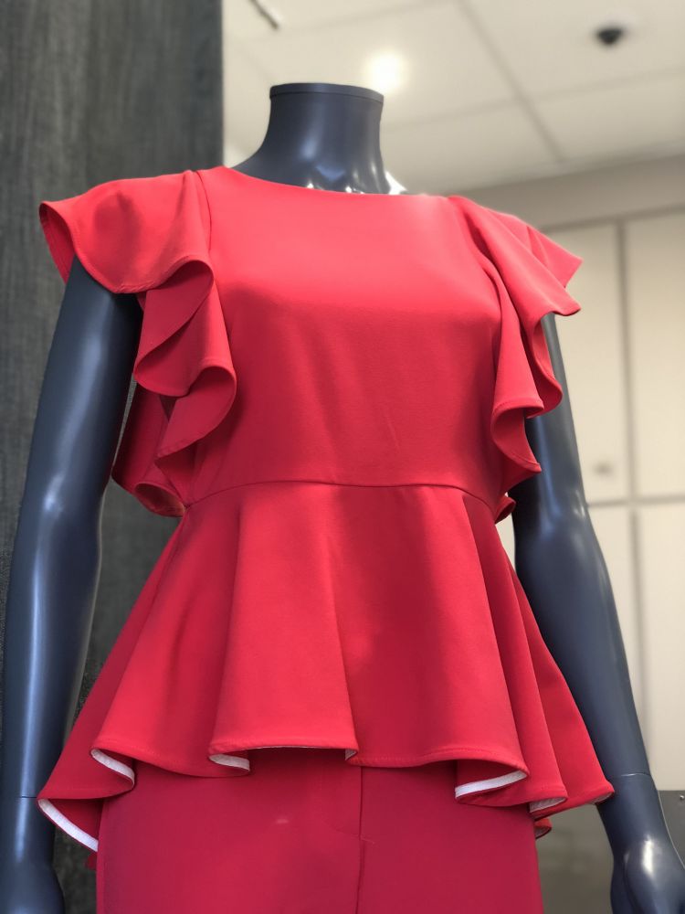 haut rouge affine et allonge