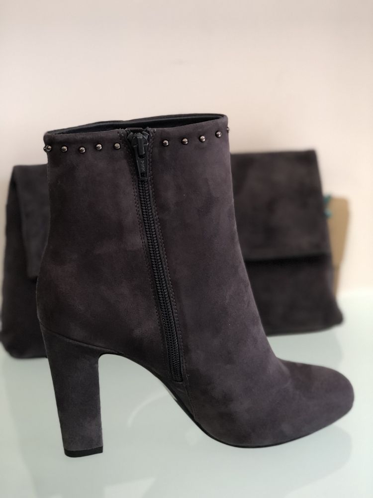 Bottines à clous Taupe & Noire