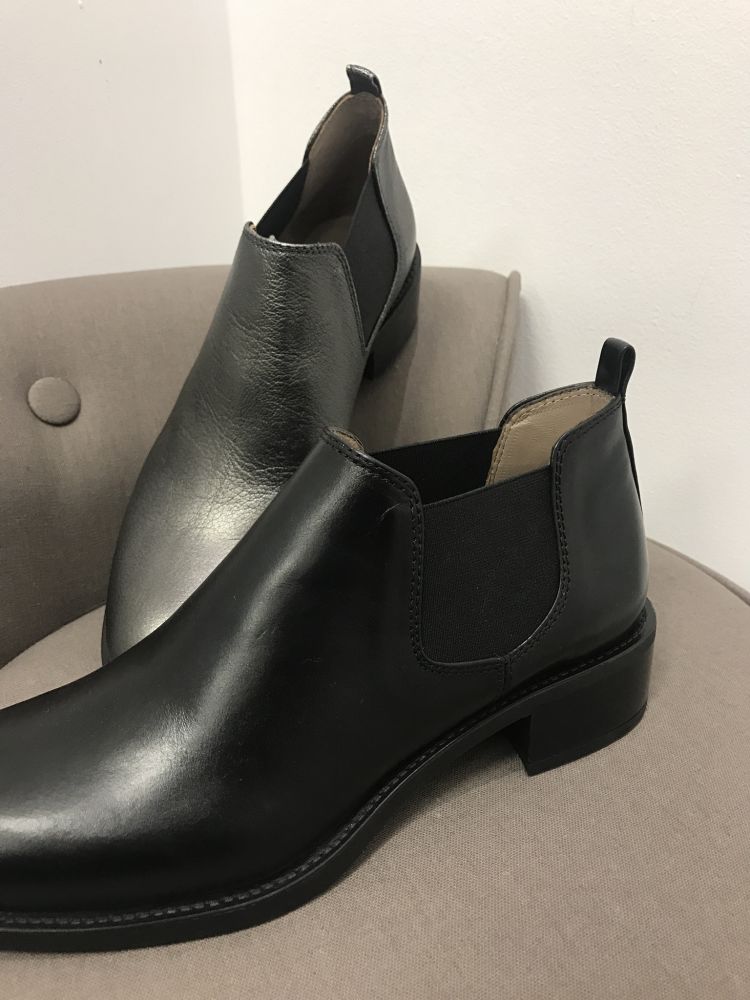 Vente Bottines Unisa cuir d’agneau bronze & noires