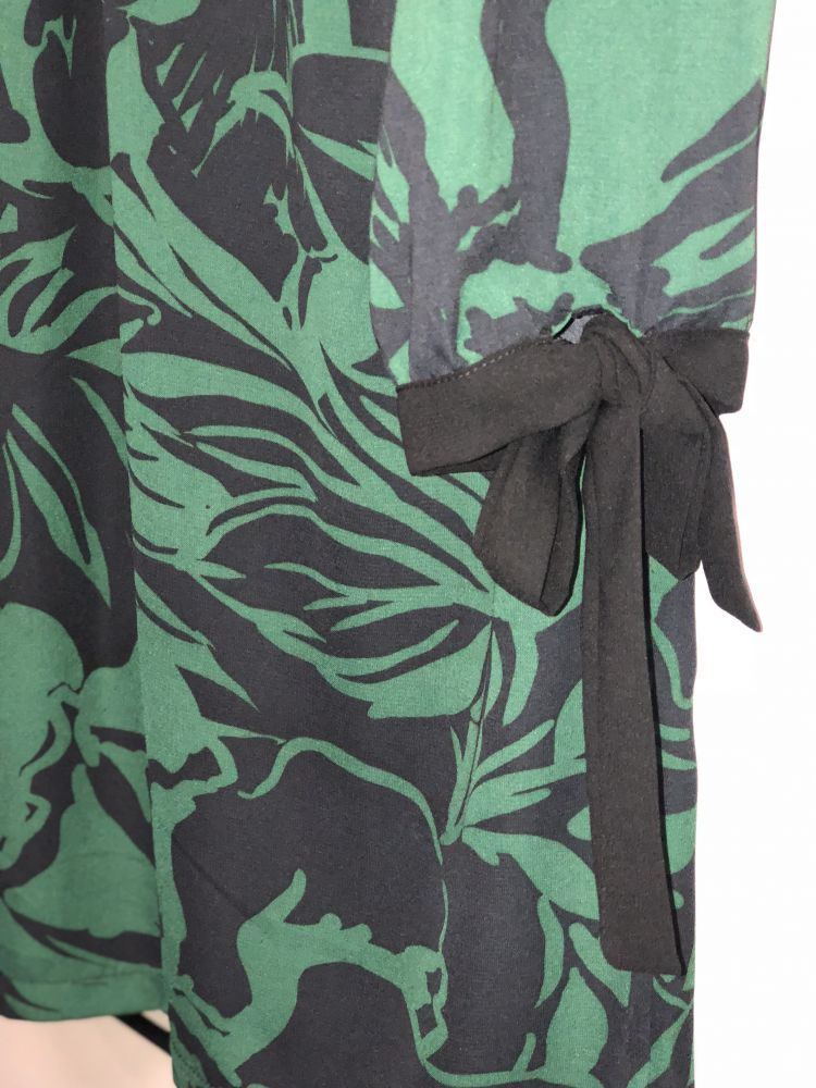 robe verte details imprimé noir