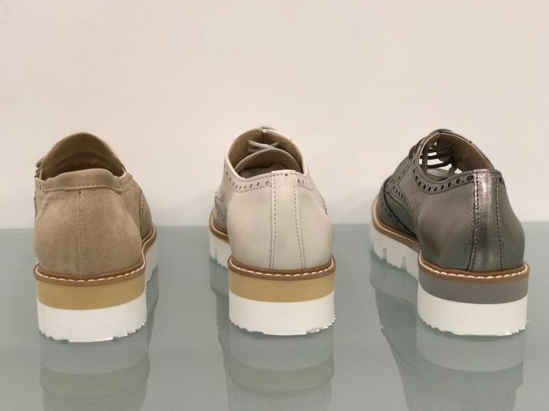 DERBIES en cuir d’agneau à semelle blanche