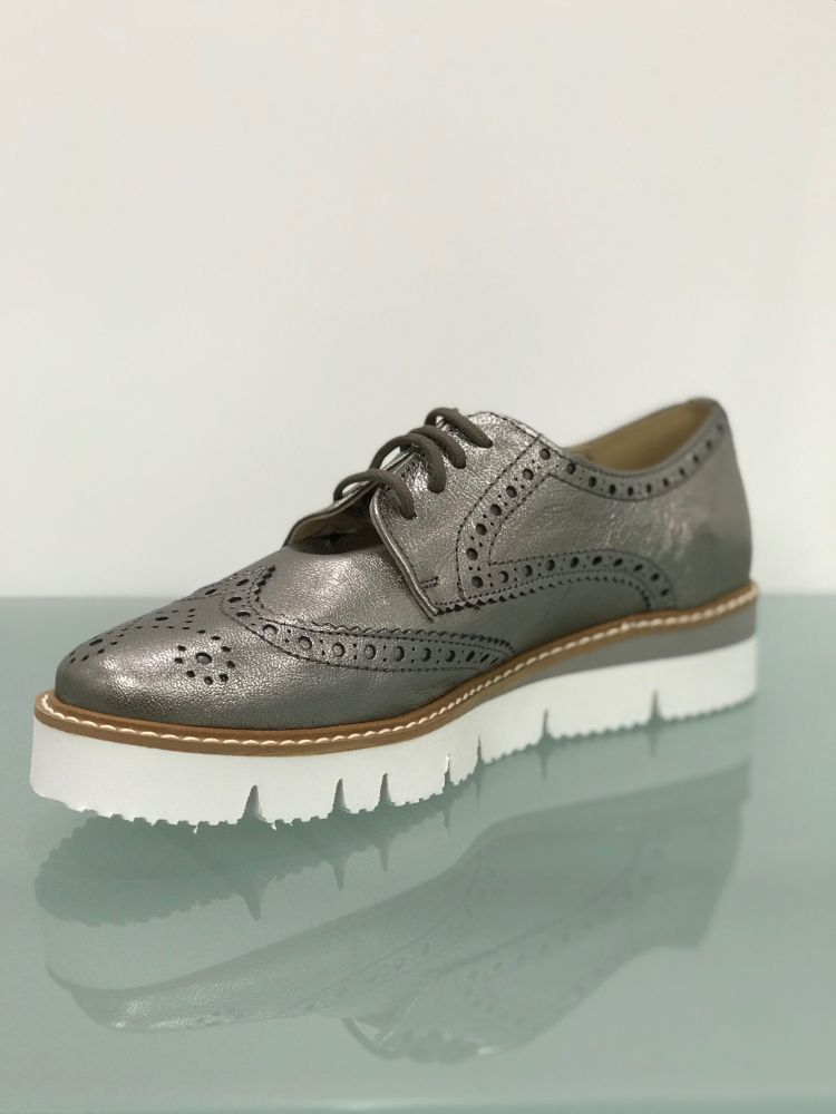 DERBIES en cuir d’agneau à semelle blanche