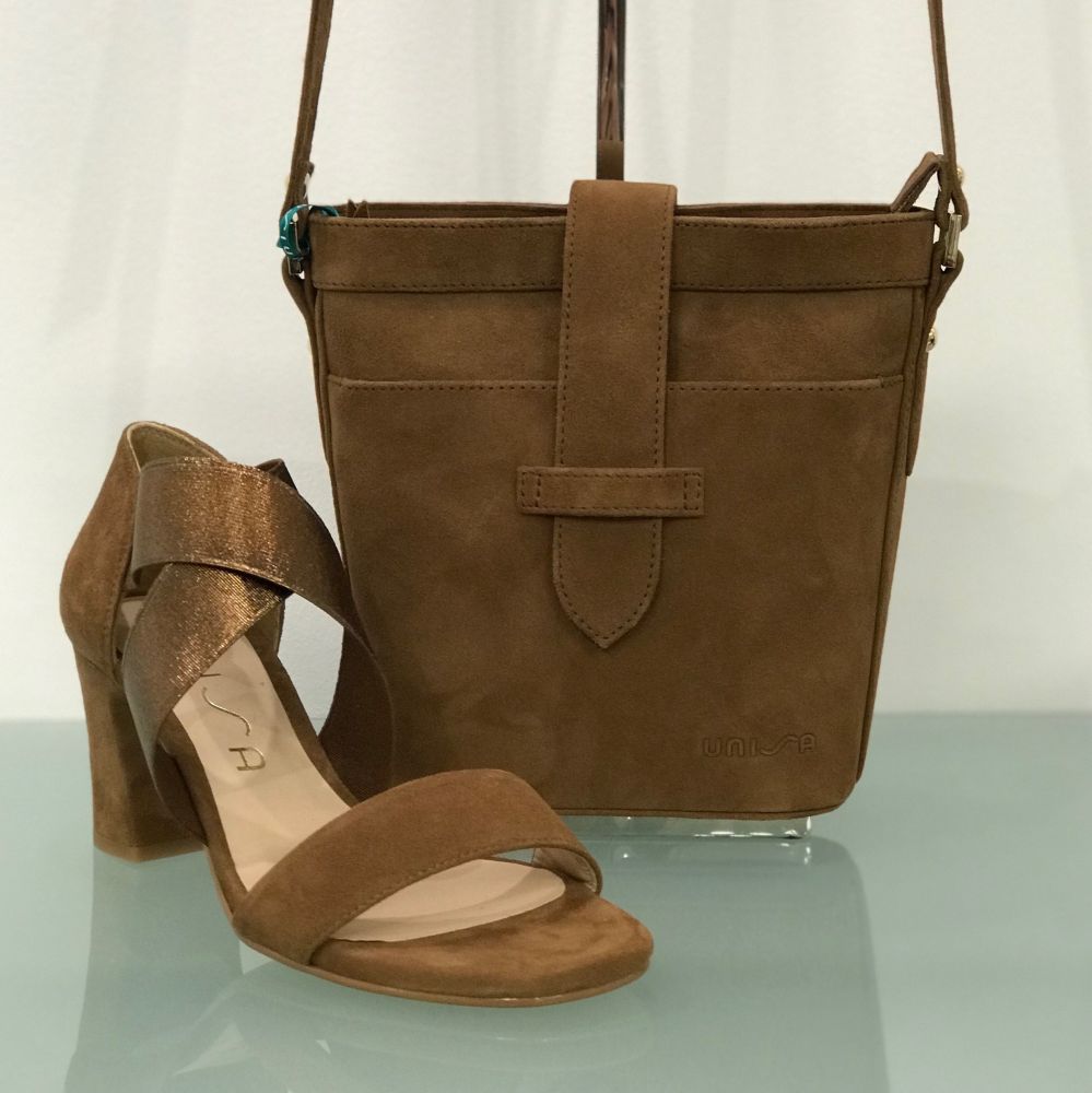 MADAY sandale à talon en daim de la marque UNISA