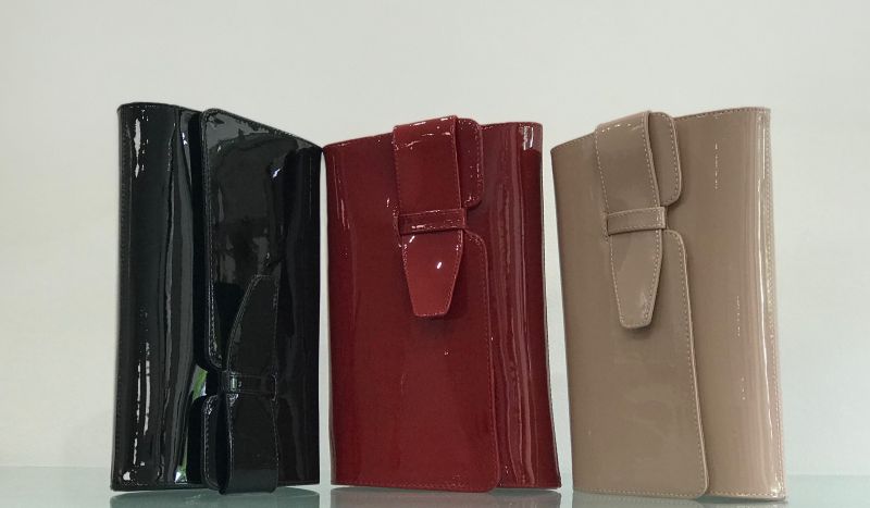 UNISA pochette avec bandoulière ajustable, trois coloris disponibles