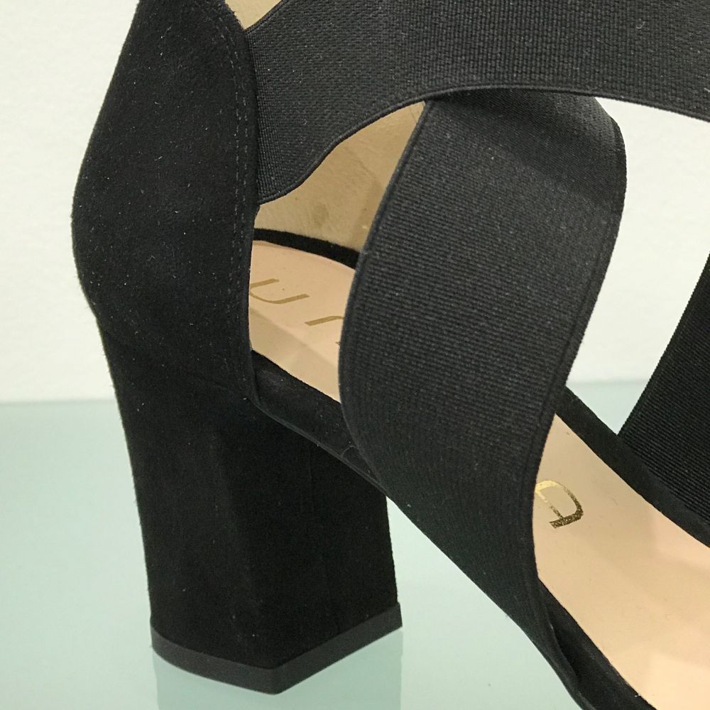 sandale noire à talon