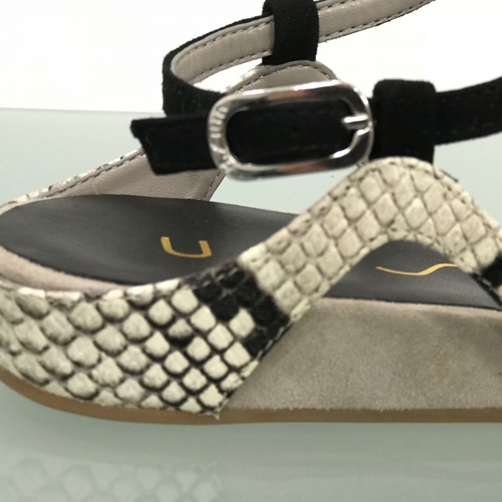 sandale plate en cuir noir à marseille